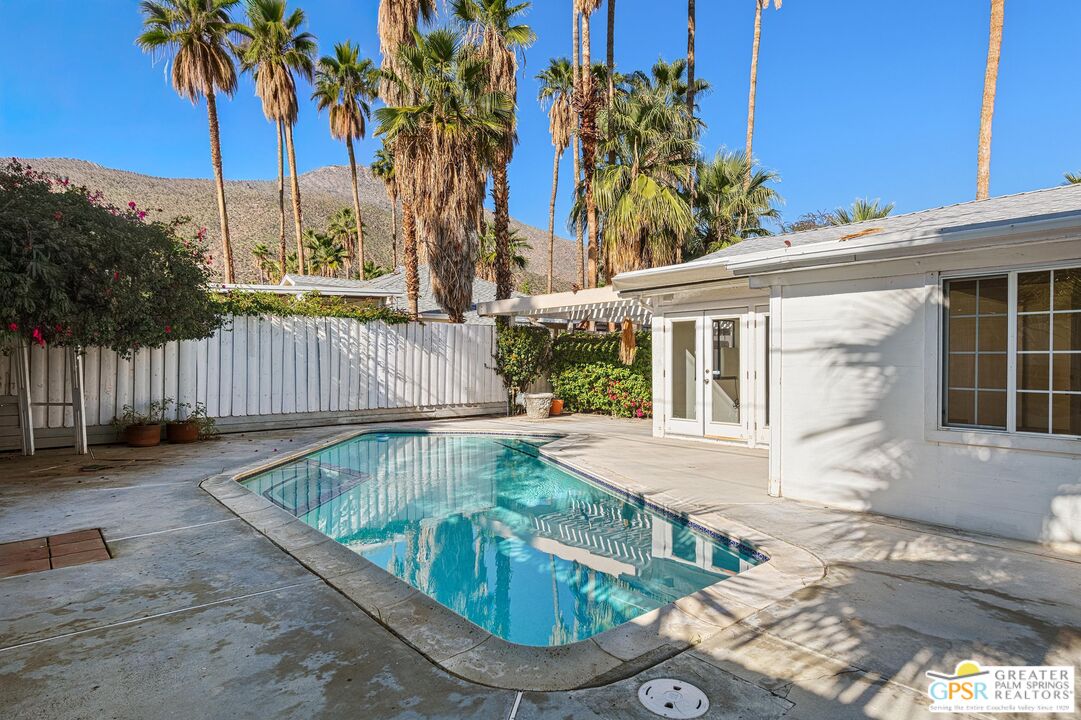 111 Canyon Rock Road Palm Springs, CA 92264 - Photo 19 of 34