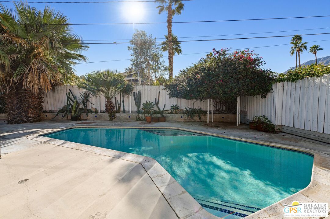 111 Canyon Rock Road Palm Springs, CA 92264 - Photo 21 of 34