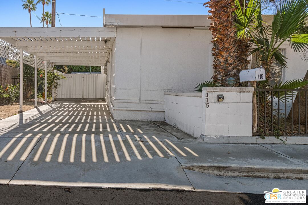 111 Canyon Rock Road Palm Springs, CA 92264 - Photo 25 of 34