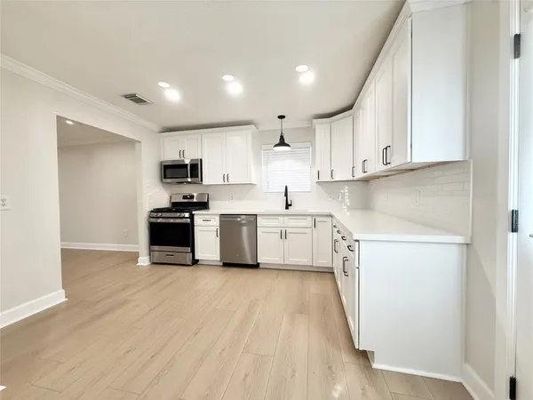 $1,950 | 1429 Northview Drive, Angleton, TX 77515