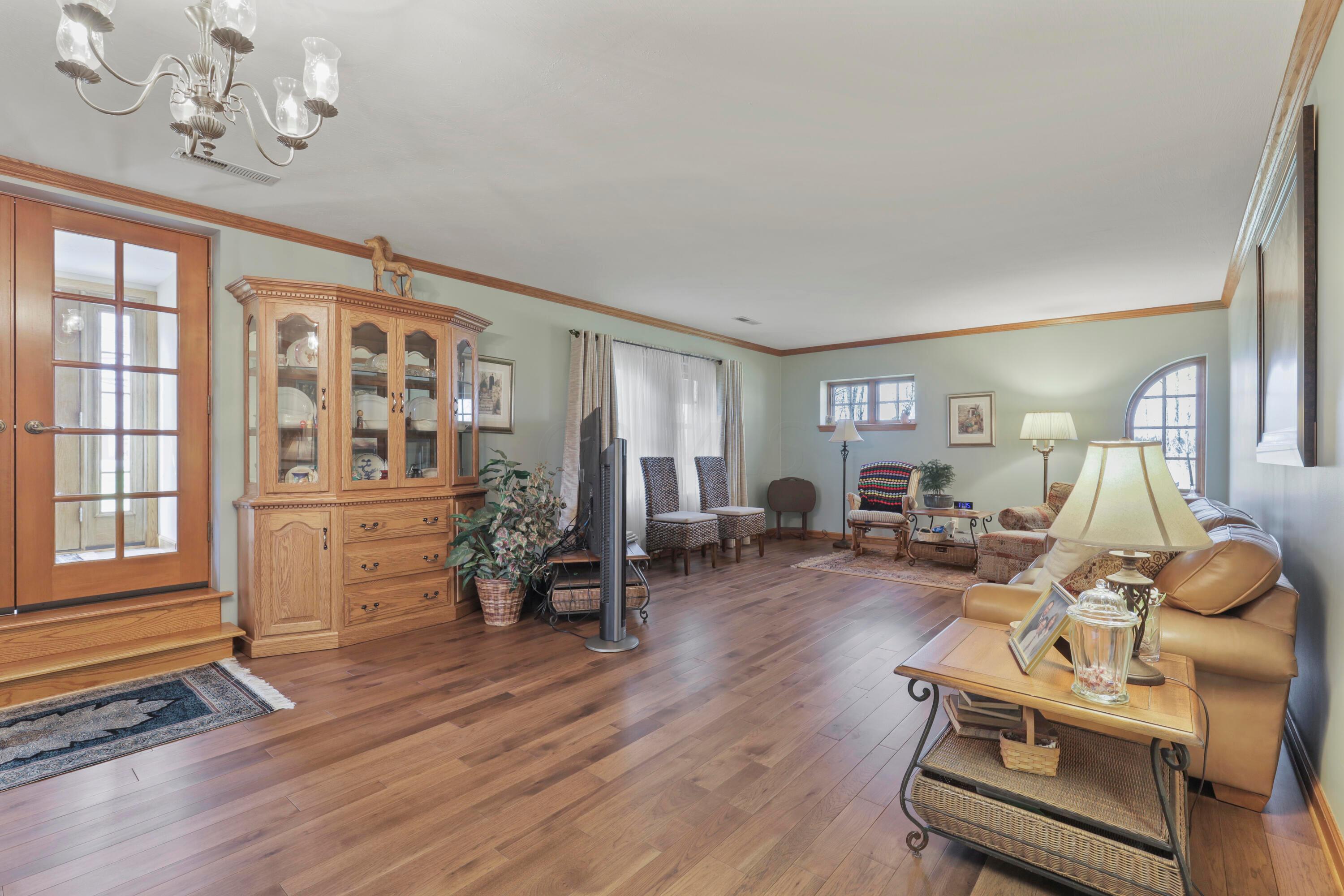 14700 Clark State Road Southwest Pataskala, OH 43062 - Photo 40 of 83 Living Room
