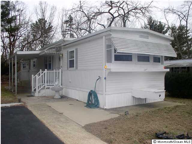 210 Roberts Road Toms River, NJ 08755 - Photo 1 of 10 Primary Photo