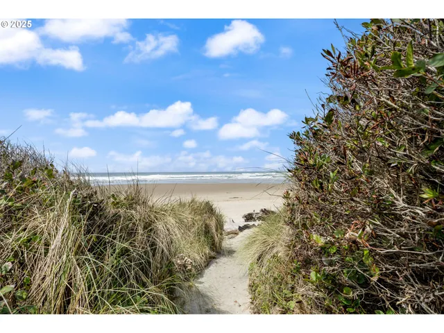 $795,000 | 105 Northwest 23rd Avenue, Unit 208, Rockaway Beach, OR 97136