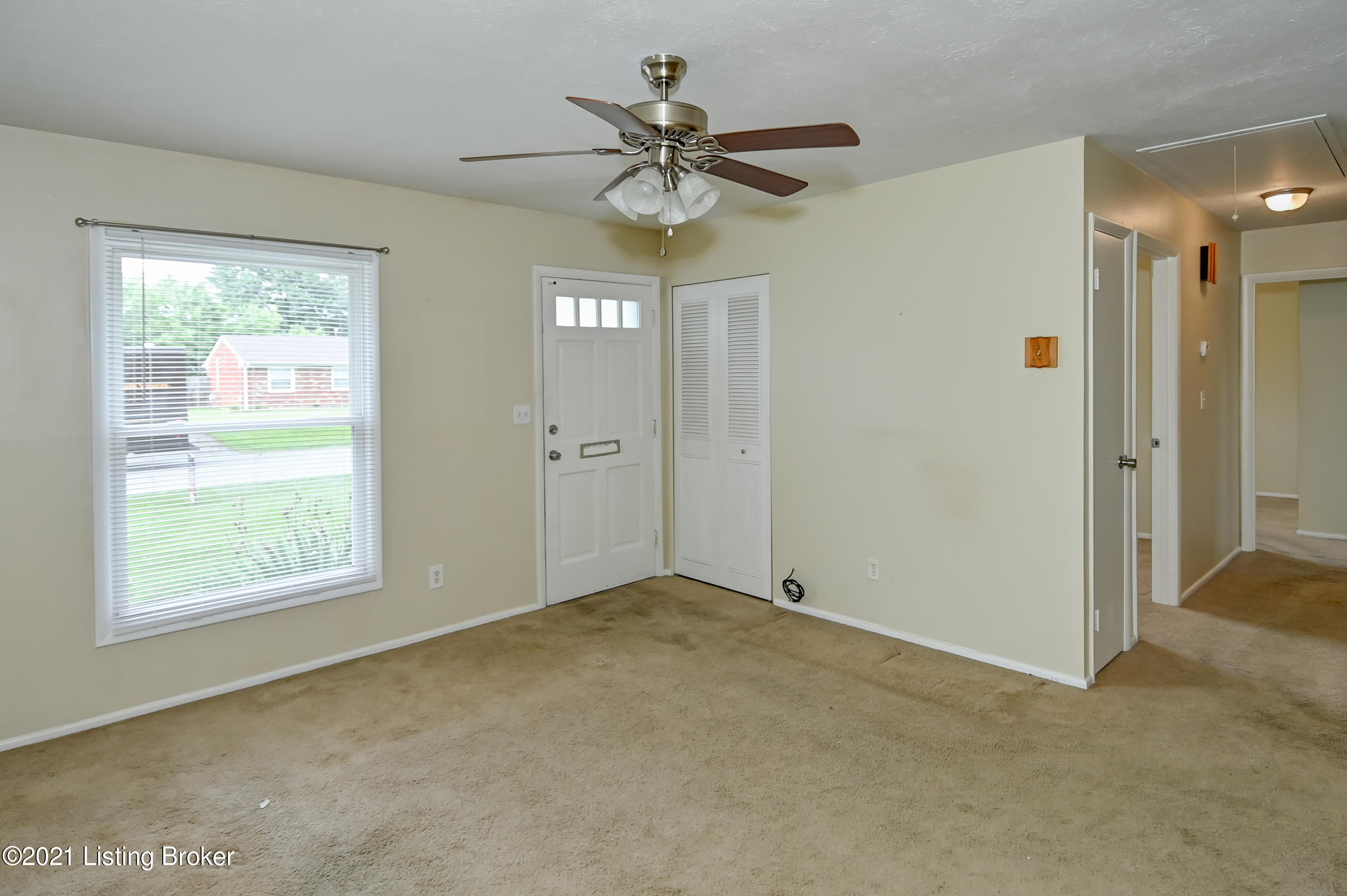 6816 Barbrook Road Louisville, KY 40258 - Photo 8 of 30 6816BarbrookRd-8