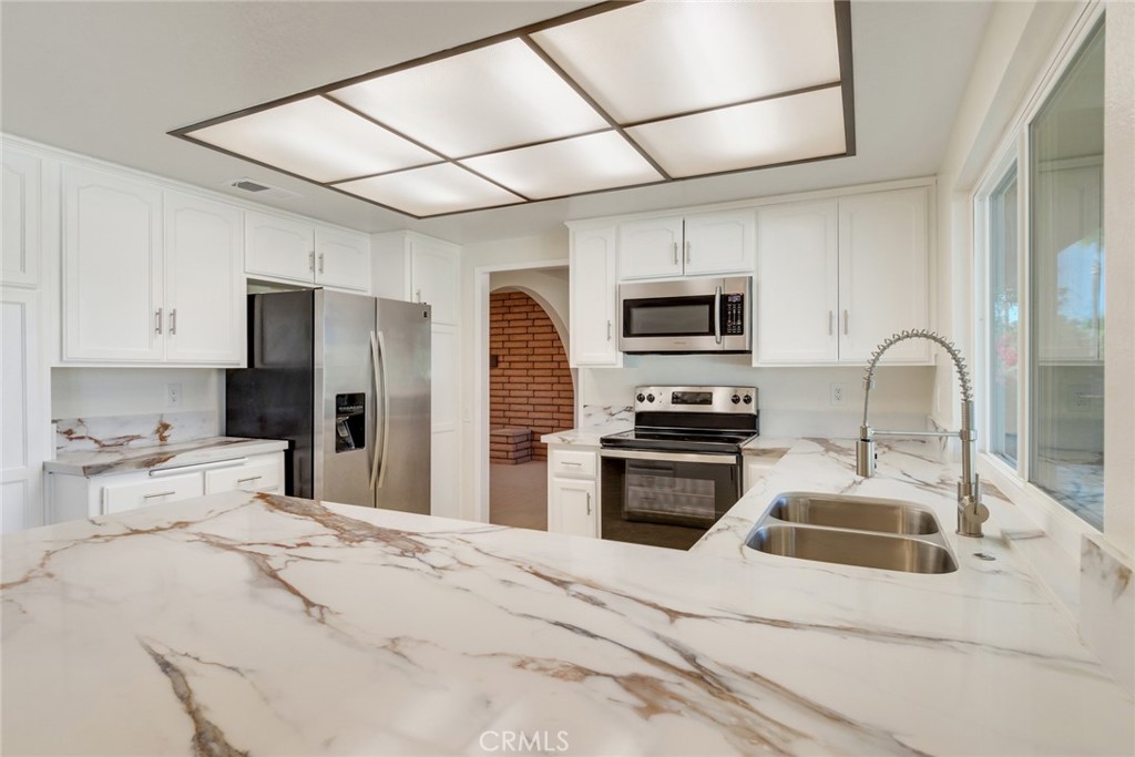 15750 Pounders Drive Riverside, CA 92504 - Photo 15 of 52 Kitchen