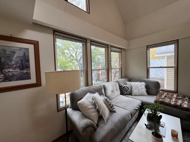 $1,320,000 | 2742 North Kenmore Avenue, Chicago, IL 60614