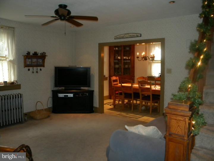 377 Morwood Road Telford, PA 18969 - Photo 5 of 20 Living Room