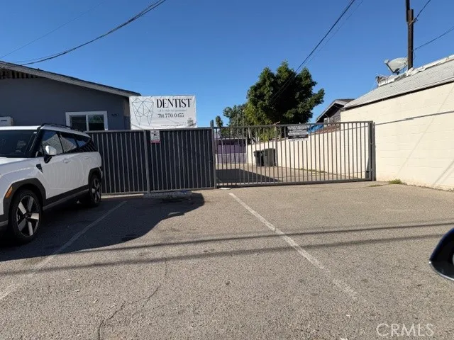 a view of terrace with garage