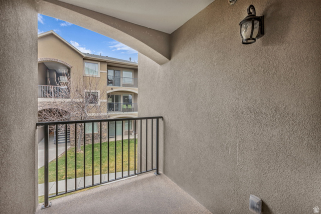 905 South Main Street, Unit G Layton, UT 84041 - Photo 19 of 36 View of balcony