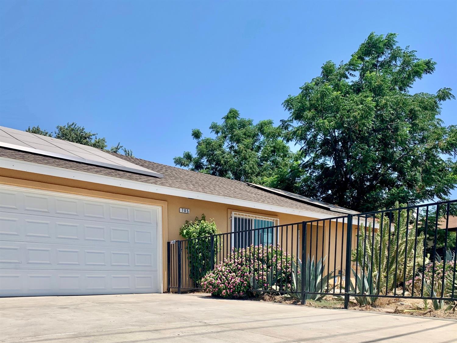 705 Maple Street Madera, CA 93637 - Photo 1 of 11 Gallery Image 1