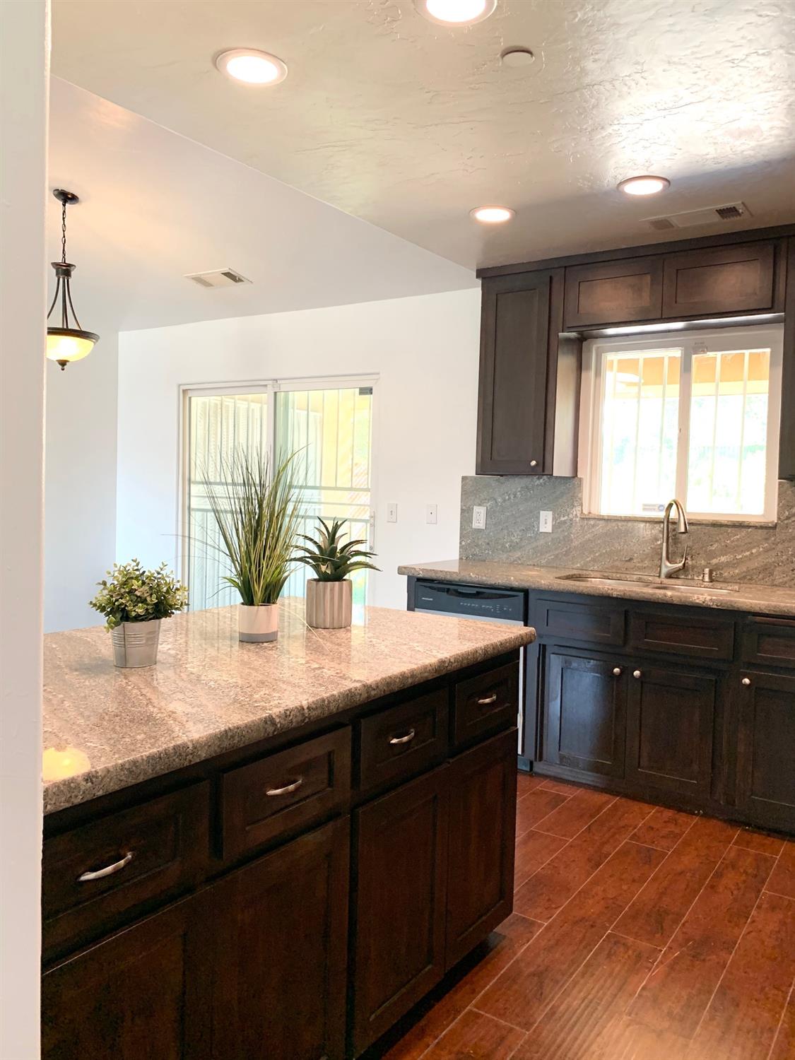 705 Maple Street Madera, CA 93637 - Photo 3 of 11 Gallery Image 3