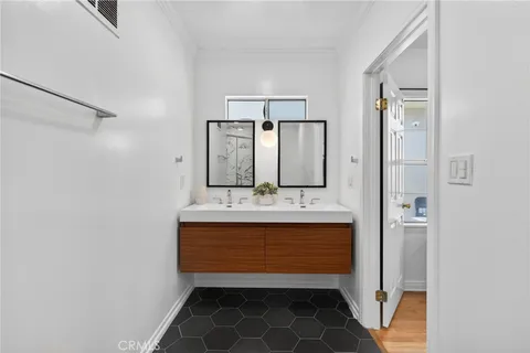 $1,895,000 | 520 North Citrus Avenue, Los Angeles, CA 90036