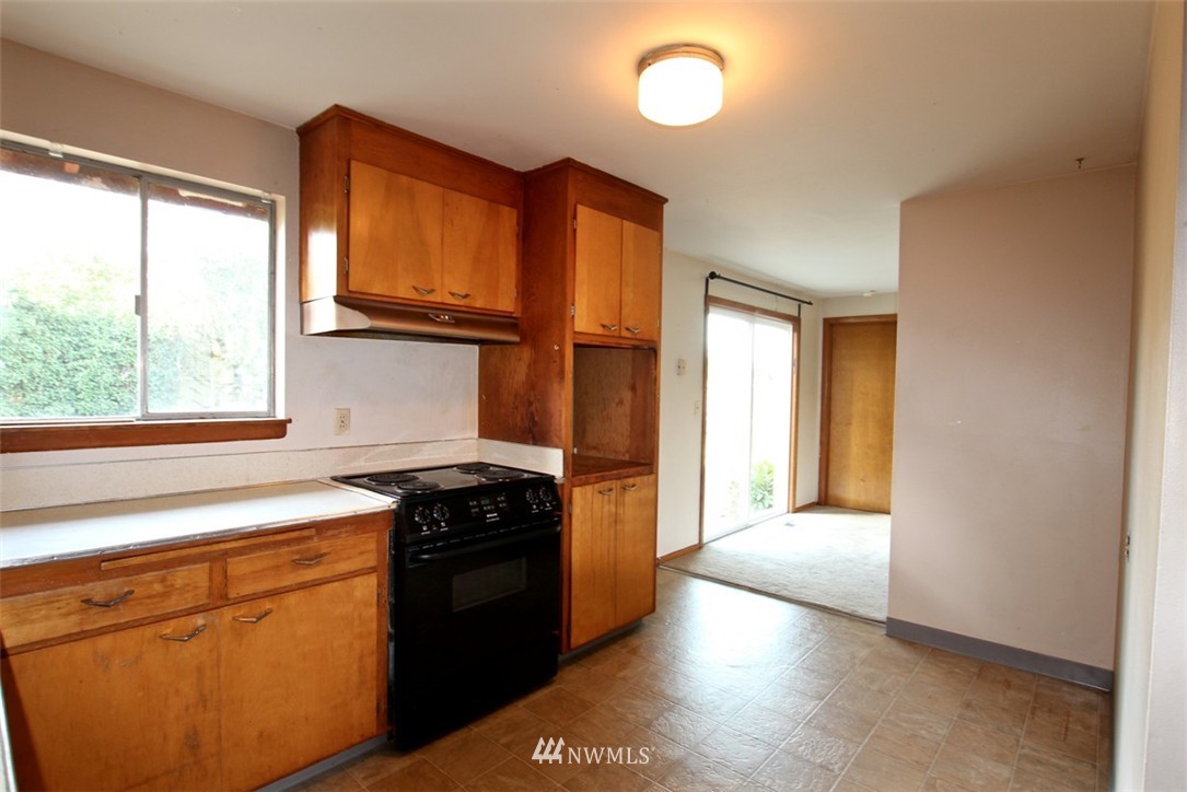 10819 Southeast 180th Place Renton, WA 98055 - Photo 4 of 14 Gallery Image 4