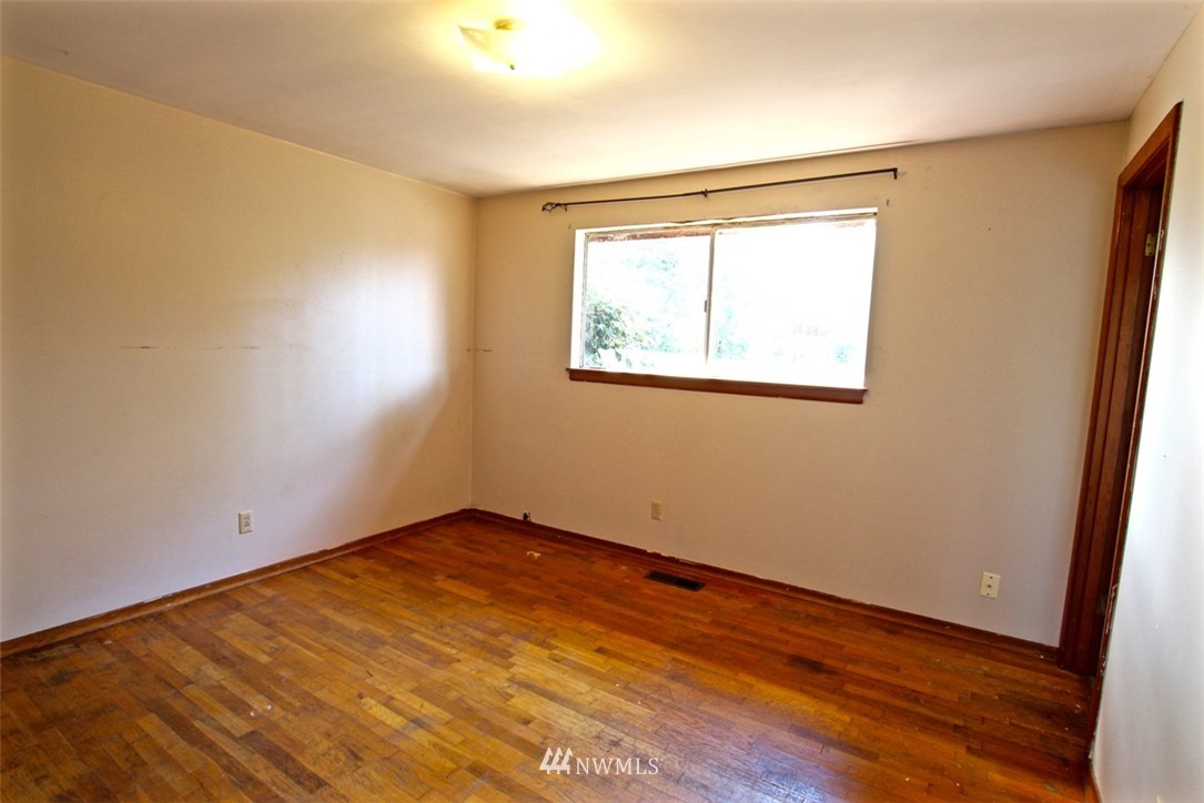 10819 Southeast 180th Place Renton, WA 98055 - Photo 7 of 14 Gallery Image 7