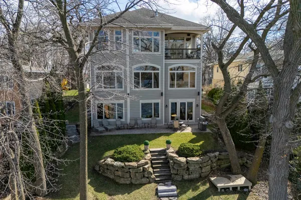 $2,000,000 | 2202 Colladay Point Drive, Stoughton, WI 53589