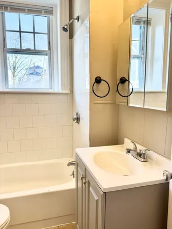 $1,900 | 124 Green Street, Unit 206, Lynn, MA 01902