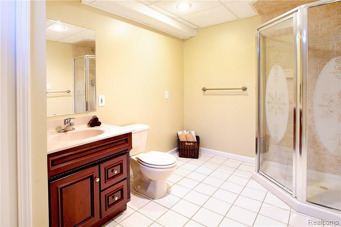 1662 Farnborough Drive Rochester, MI 48307 - Photo 52 of 52 1662farnborough32.jpg