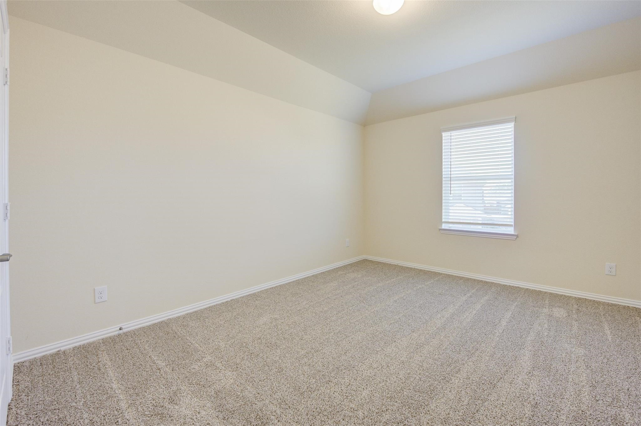 10902 Granite Chief Drive Rosharon, TX 77583 - Photo 17 of 32 an empty room with a window