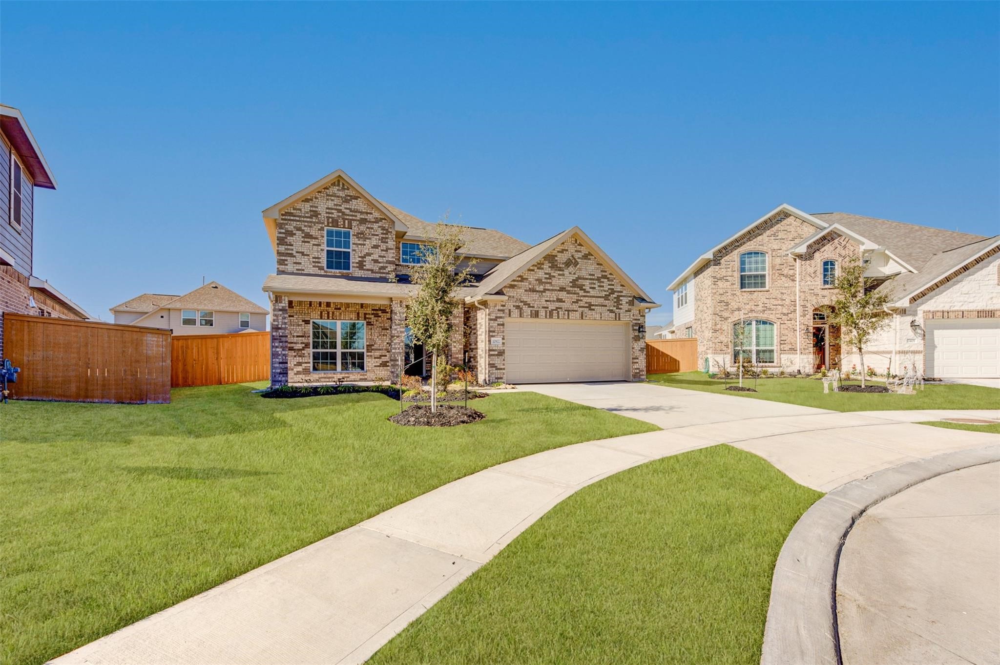 10902 Granite Chief Drive Rosharon, TX 77583 - Photo 2 of 32 a front view of a house with garden