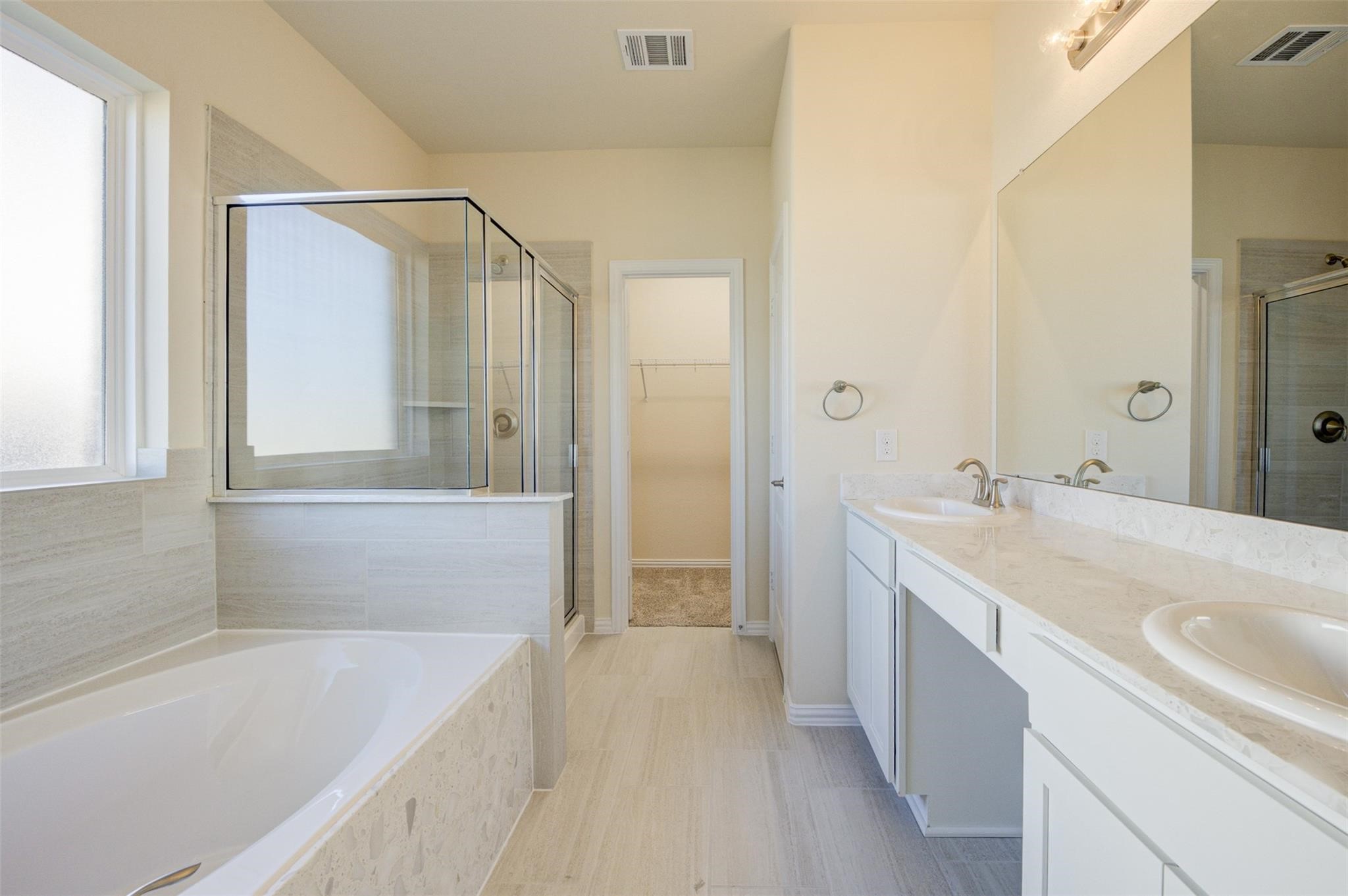 10902 Granite Chief Drive Rosharon, TX 77583 - Photo 21 of 32 a bathroom with a tub sink and mirror