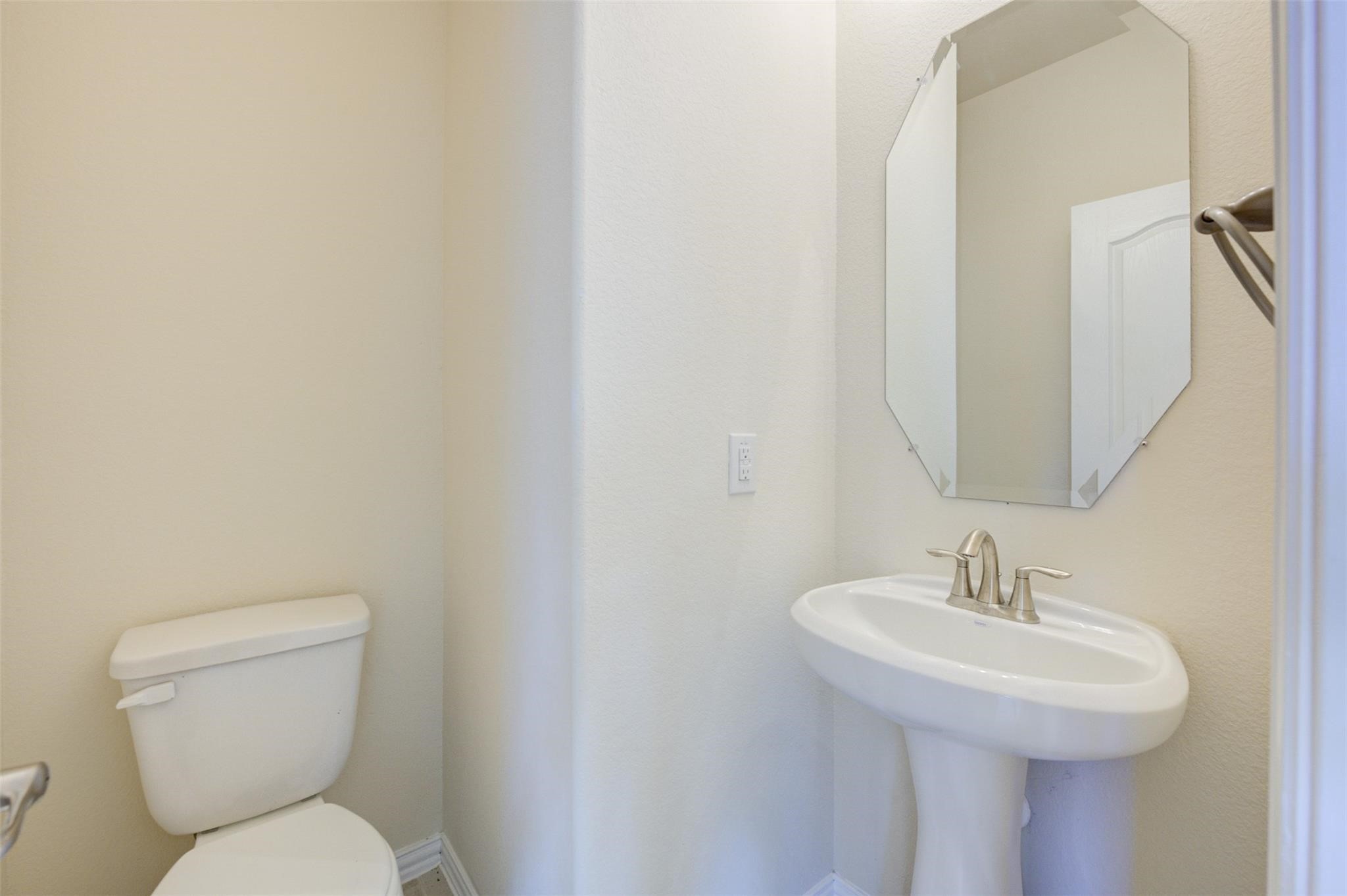 10902 Granite Chief Drive Rosharon, TX 77583 - Photo 27 of 32 a bathroom with a toilet sink and mirror