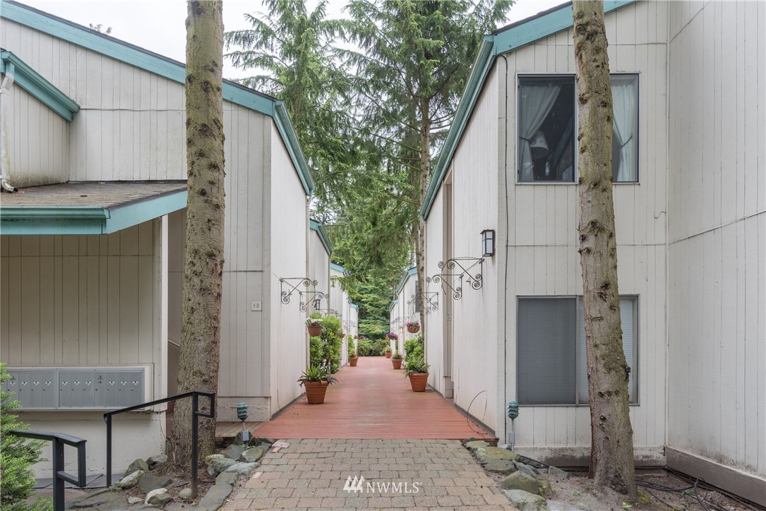7901 196th Street Southwest, Unit 5 Edmonds, WA 98026 - Photo 2 of 18 Gallery Image 2