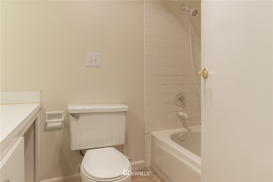 7901 196th Street Southwest, Unit 5 Edmonds, WA 98026 - Photo 14 of 18 Gallery Image 14