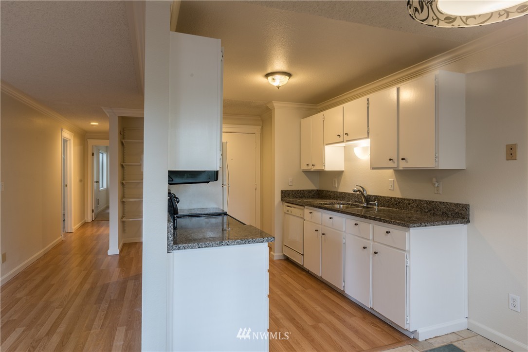 7901 196th Street Southwest, Unit 5 Edmonds, WA 98026 - Photo 6 of 18 Gallery Image 6