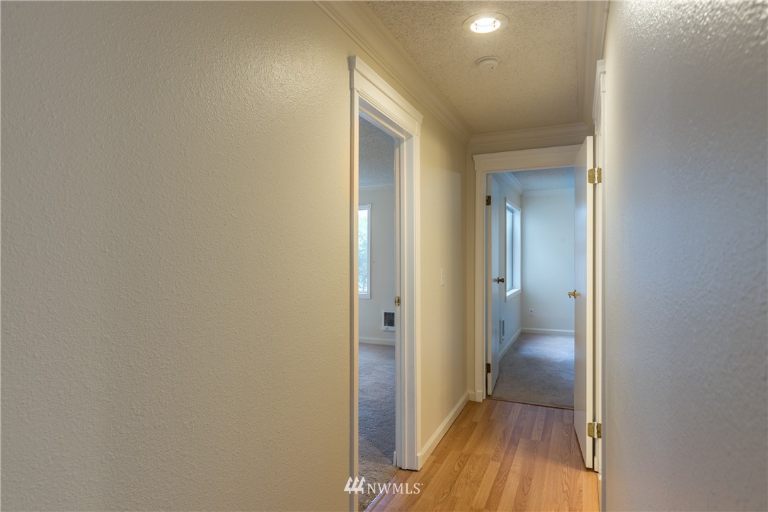 7901 196th Street Southwest, Unit 5 Edmonds, WA 98026 - Photo 7 of 18 Gallery Image 7