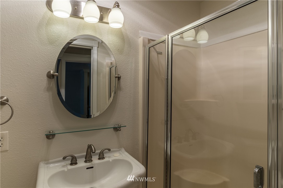7901 196th Street Southwest, Unit 5 Edmonds, WA 98026 - Photo 9 of 18 Gallery Image 9