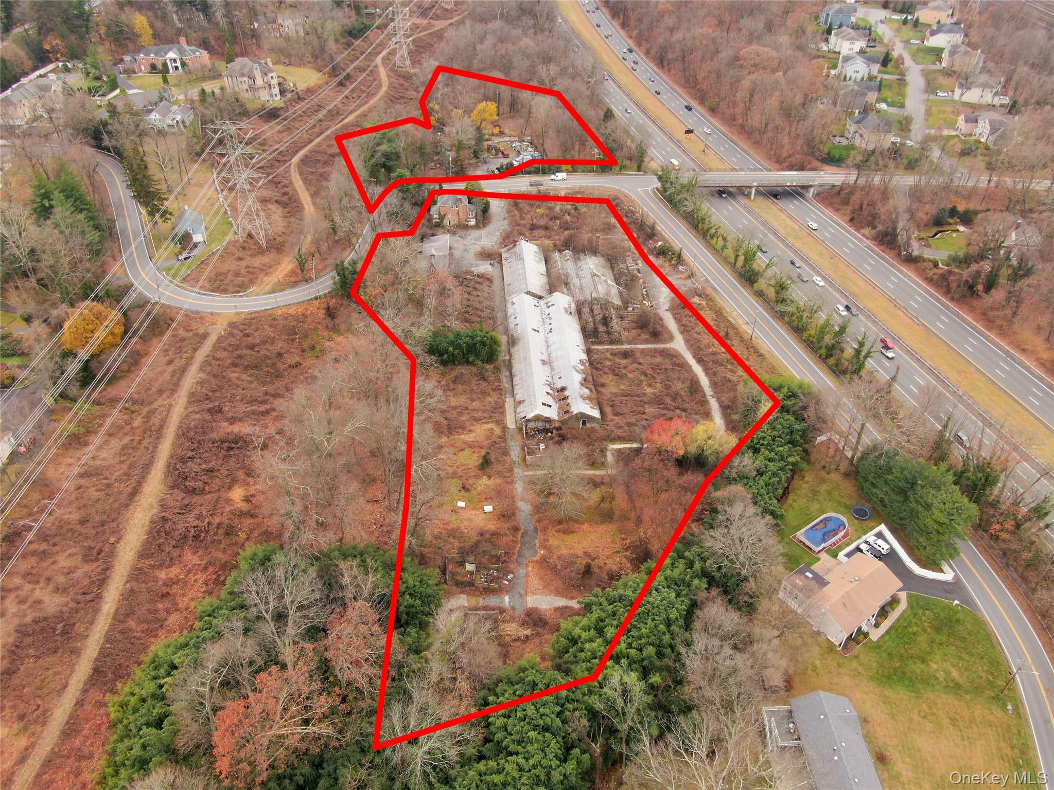 451 Underhill Road Scarsdale, NY 10583 - Photo 4 of 6 Aerial view of property and surrounding area featuring property boundaries highlighted and a major roadway