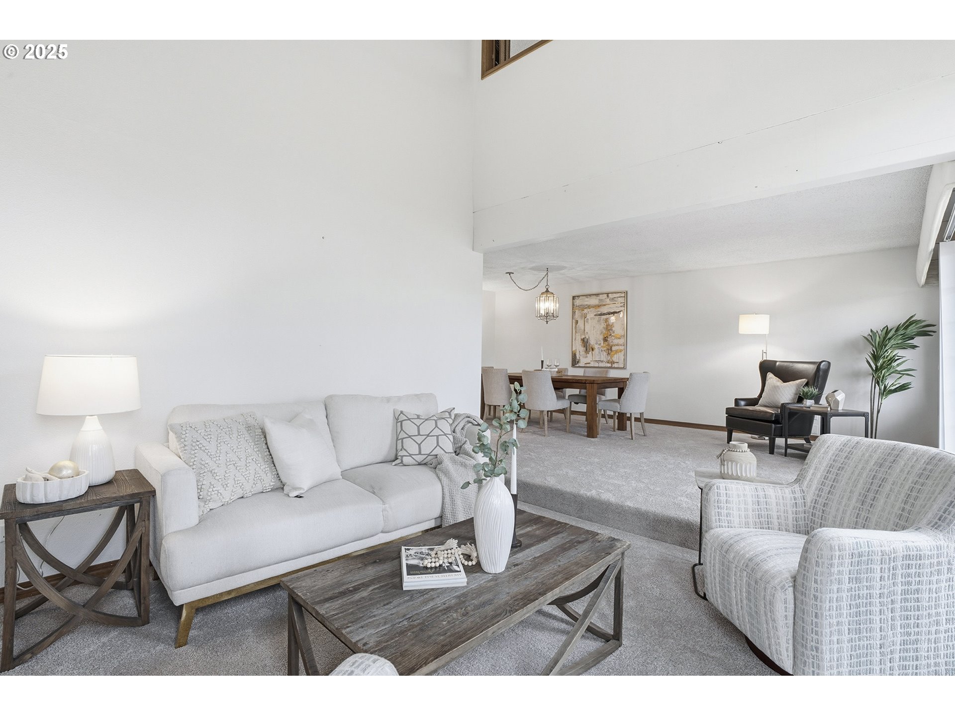 7430 Southwest Greens View Court Wilsonville, OR 97070 - Photo 15 of 48 a living room with furniture and a lamp