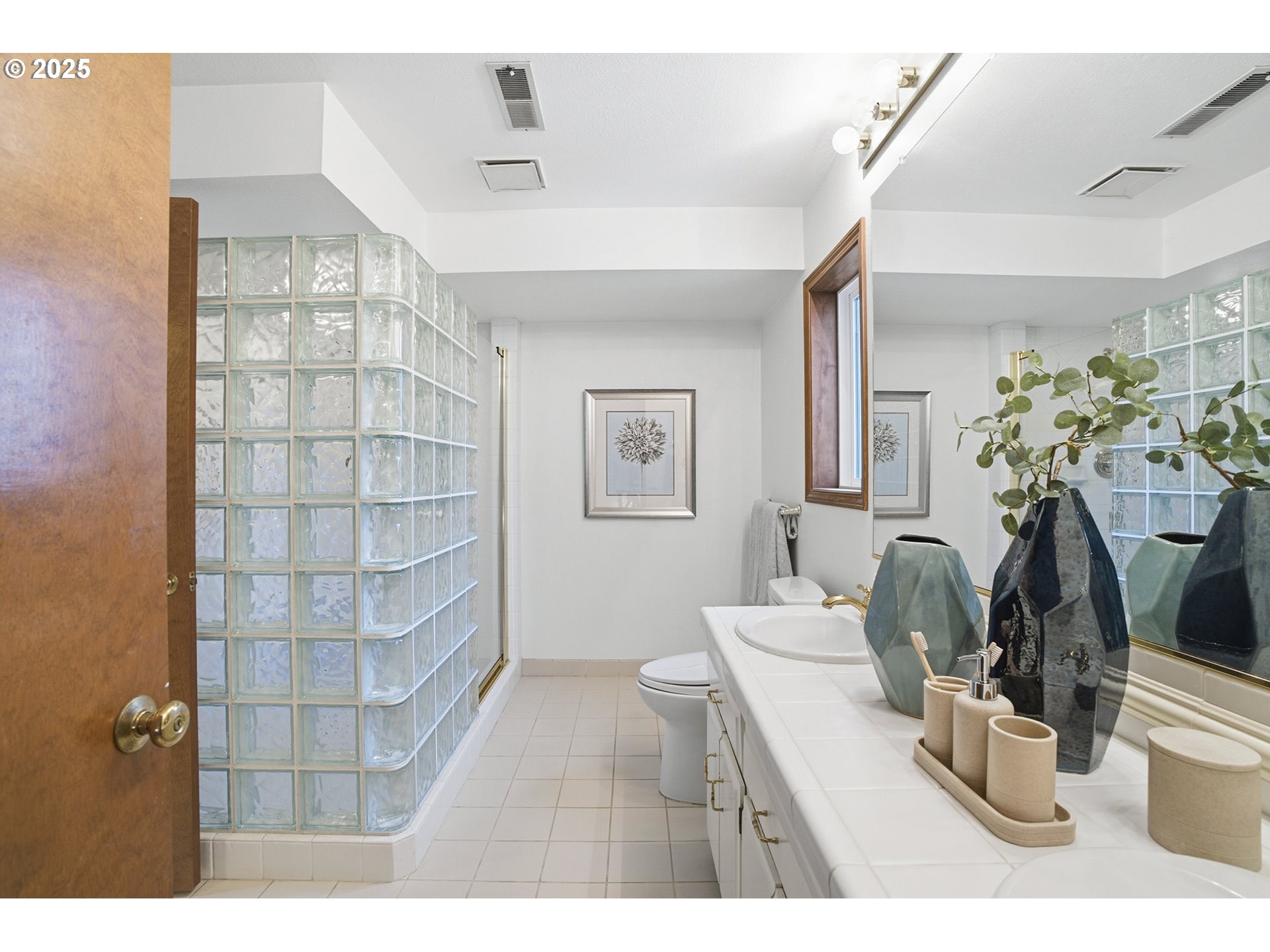 7430 Southwest Greens View Court Wilsonville, OR 97070 - Photo 33 of 48 a room with a workspace