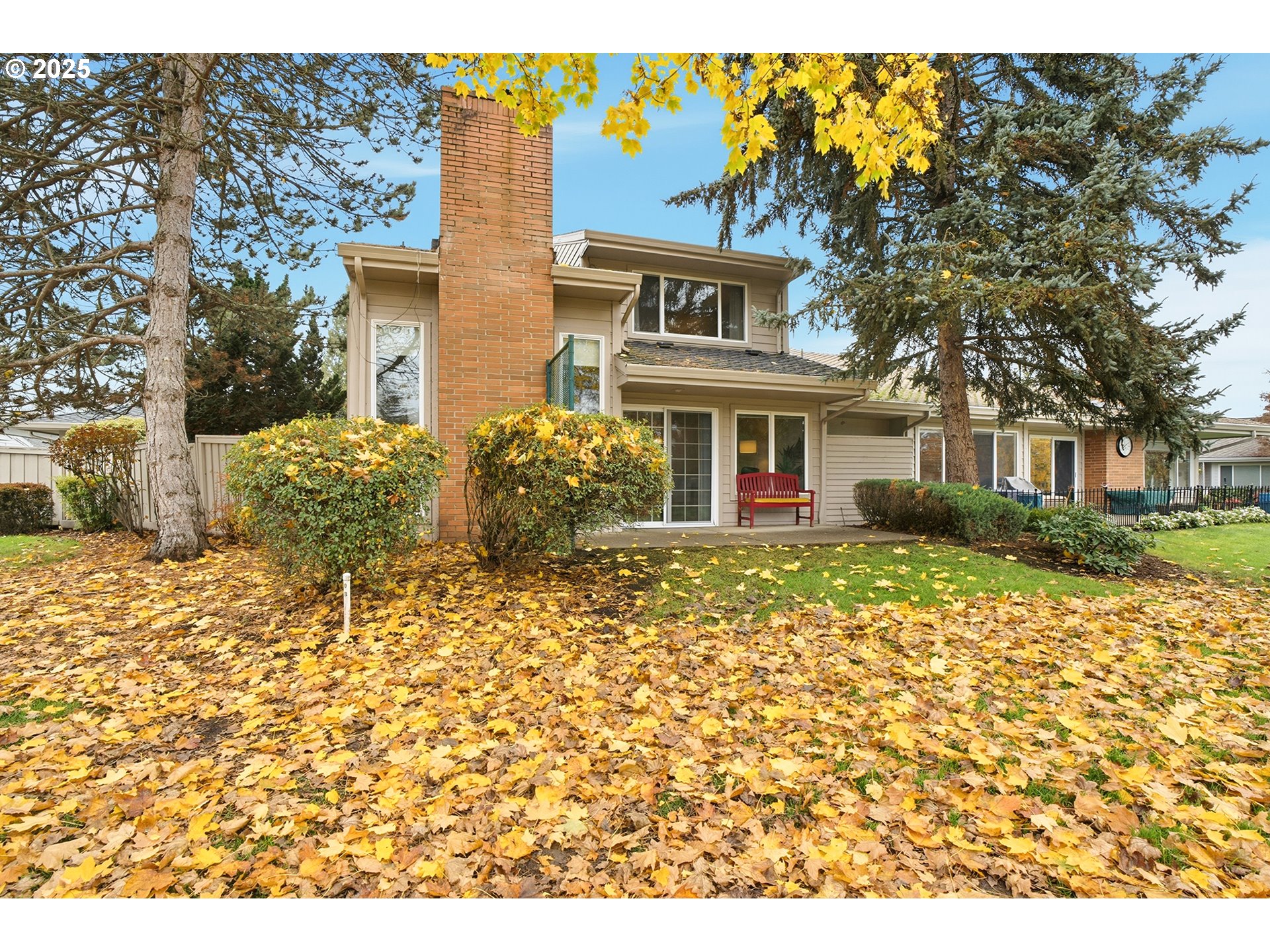 7430 Southwest Greens View Court Wilsonville, OR 97070 - Photo 42 of 48 a front view of a house with a yard