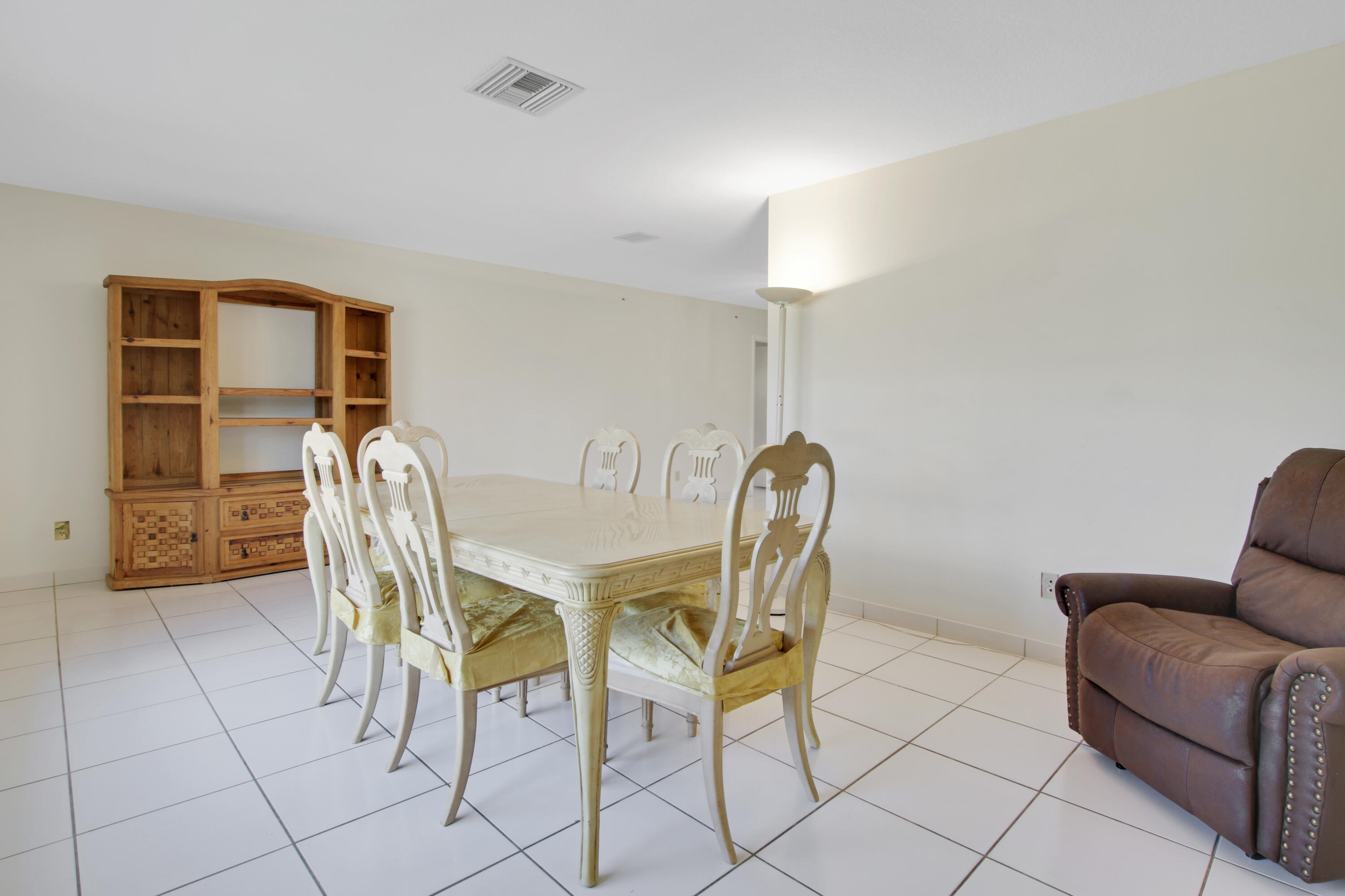 2480 Windsor Road Palm Beach Gardens, FL 33410 - Photo 12 of 44 Living room