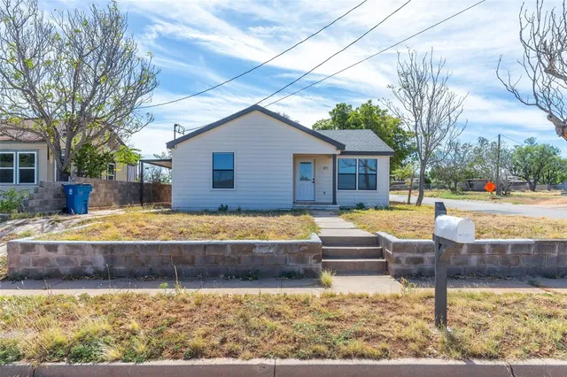 $199,000 | 411 West New Mexico Avenue, Sweetwater, TX 79556