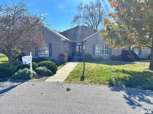 $299,900 | 8 Dogwood Place, Harrisburg, IL 62946