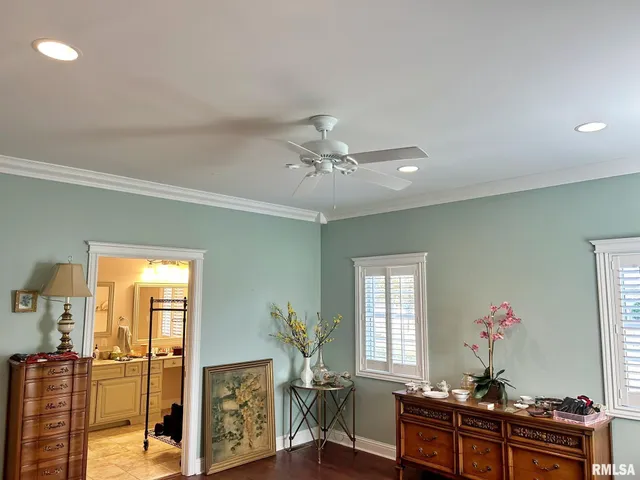 $299,900 | 8 Dogwood Place, Harrisburg, IL 62946