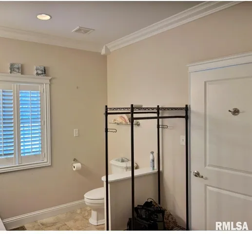 $299,900 | 8 Dogwood Place, Harrisburg, IL 62946