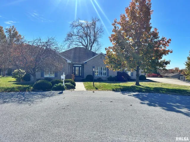 $299,900 | 8 Dogwood Place, Harrisburg, IL 62946