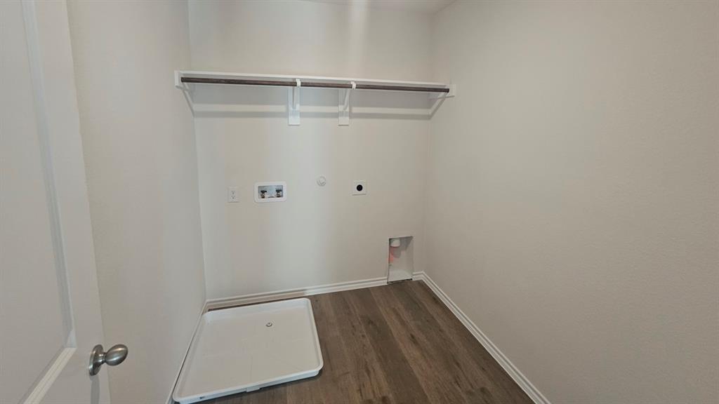 228 Pheasant Run Road Terrell, TX 75160 - Photo 13 of 17 Laundry room