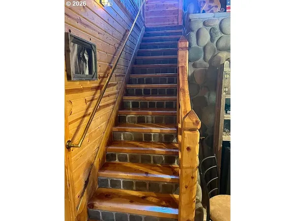 $1,490,000 | 27847 Pine Creek Road, John Day, OR 97845