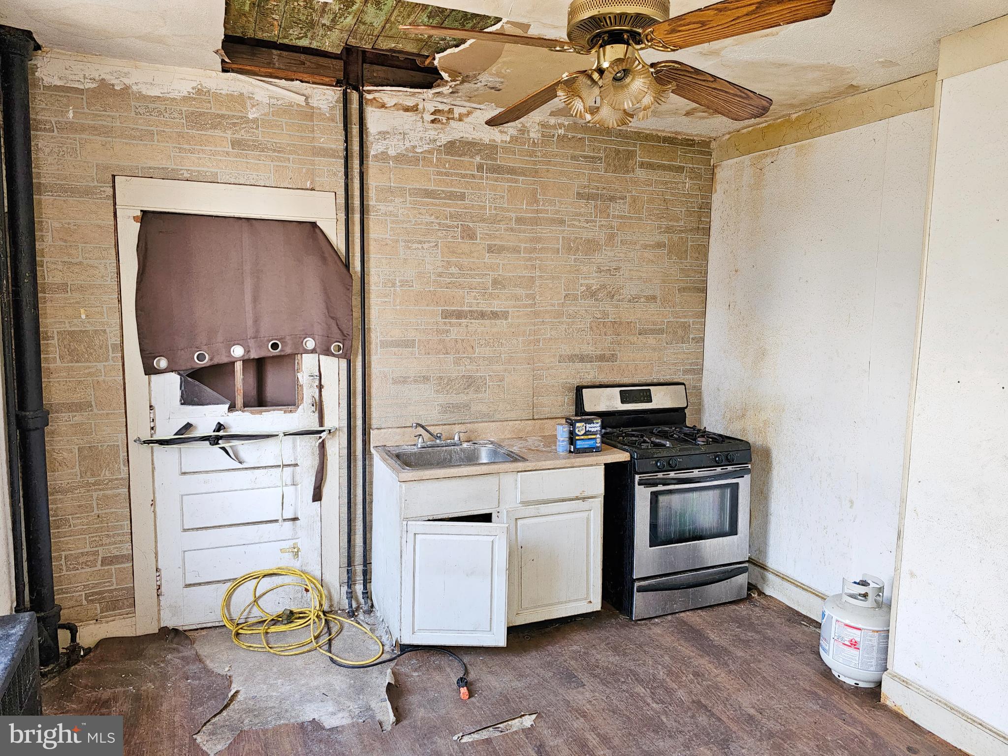 100 Pontiac Avenue Baltimore, MD 21225 - Photo 2 of 13 Renovation potential in a rustic kitchen space.