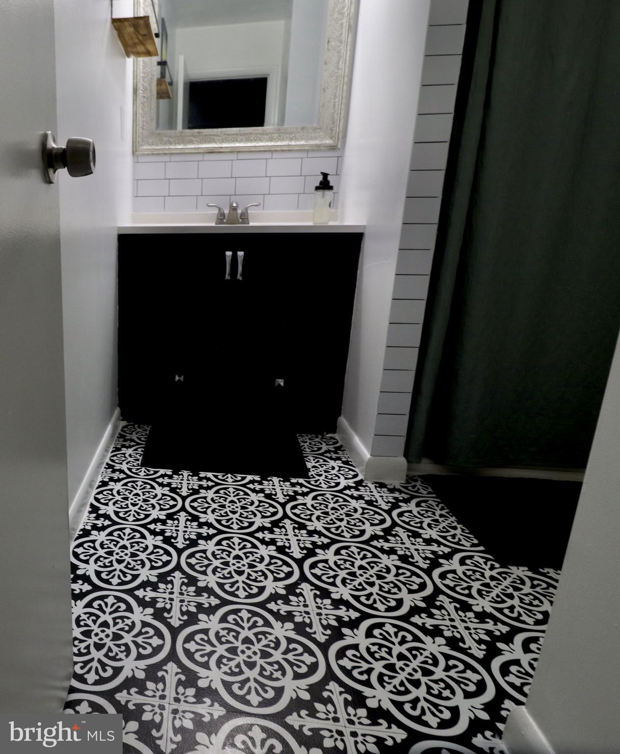 515 Mountain View Road Middletown, PA 17057 - Photo 12 of 23 2nd Floor Bathroom