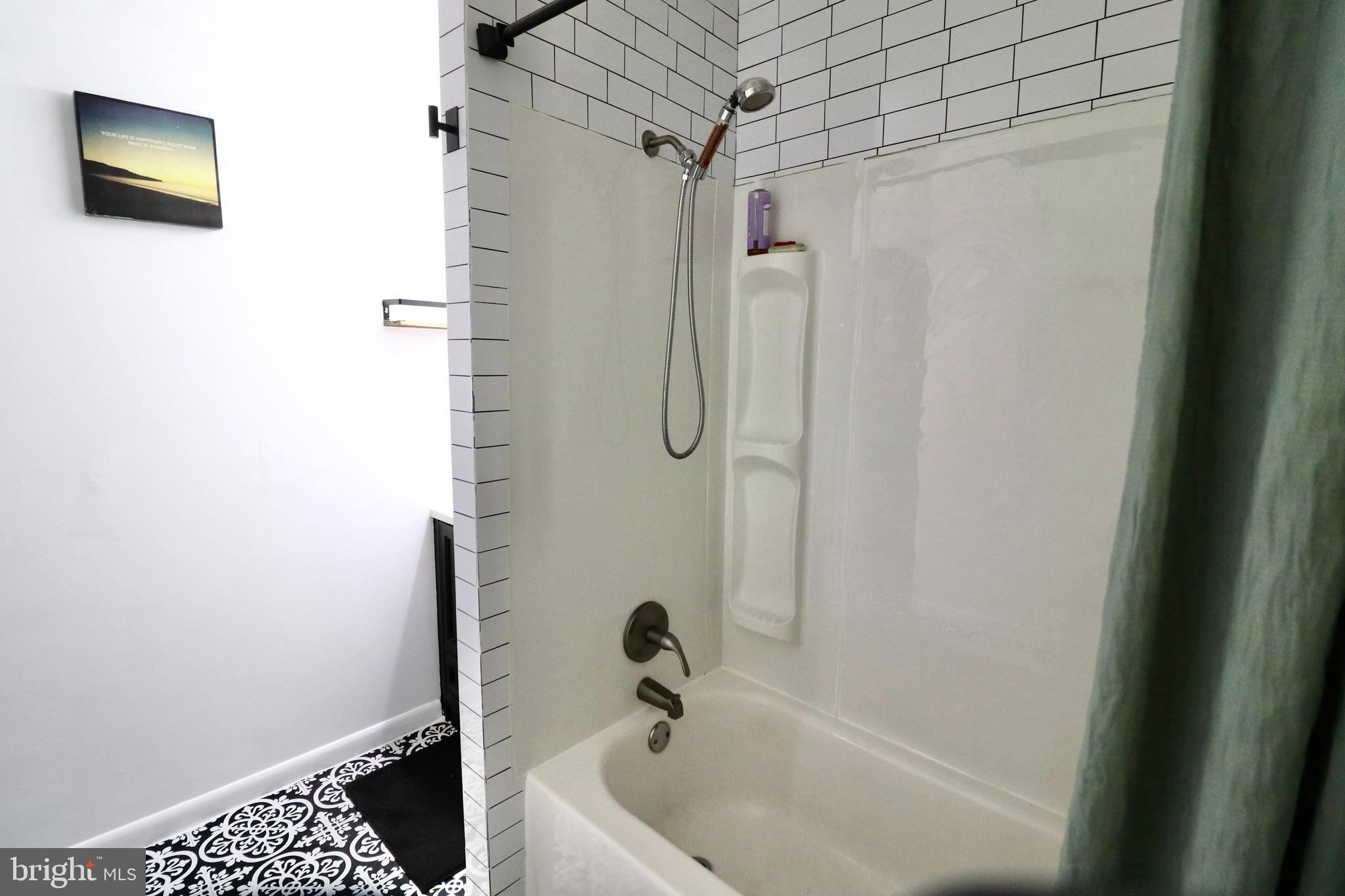 515 Mountain View Road Middletown, PA 17057 - Photo 14 of 23 2nd Floor Bathroom