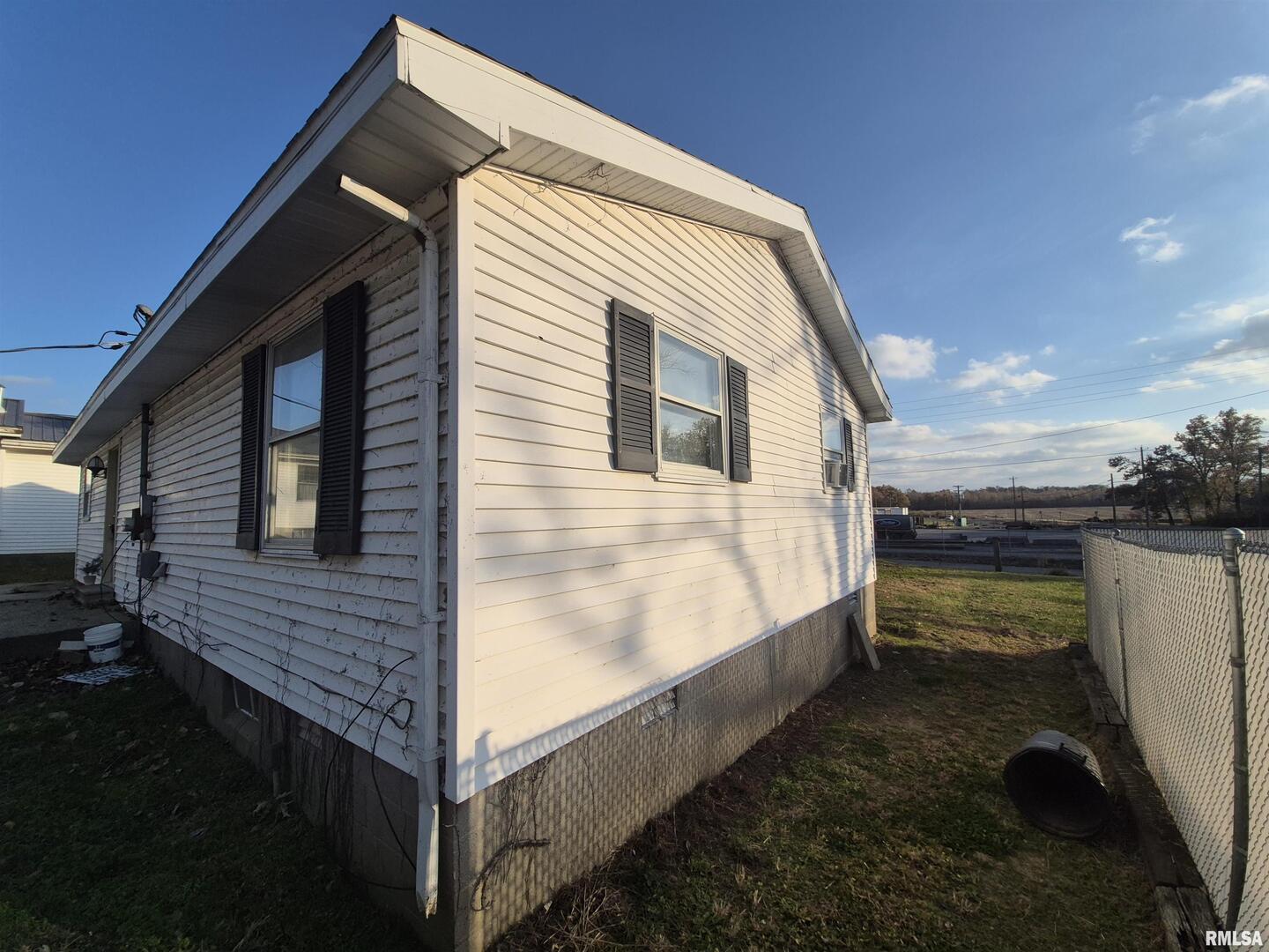 802 Dillard Street Eldorado, IL 62930 - Photo 19 of 28 a view of a house with backyard and sitting area