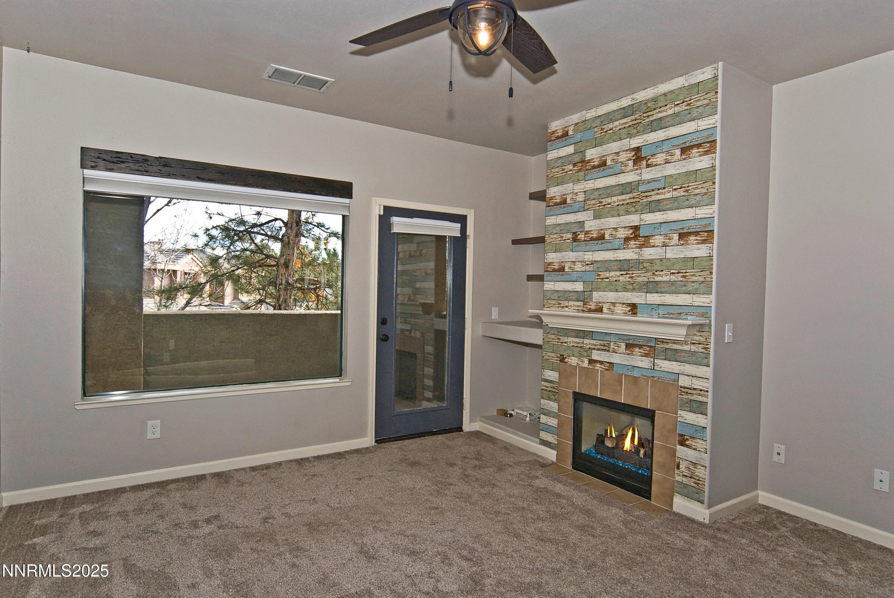 900 South Meadows Parkway, Unit 3522 Reno, NV 89521 - Photo 6 of 24 a view of fireplace with a flat screen tv