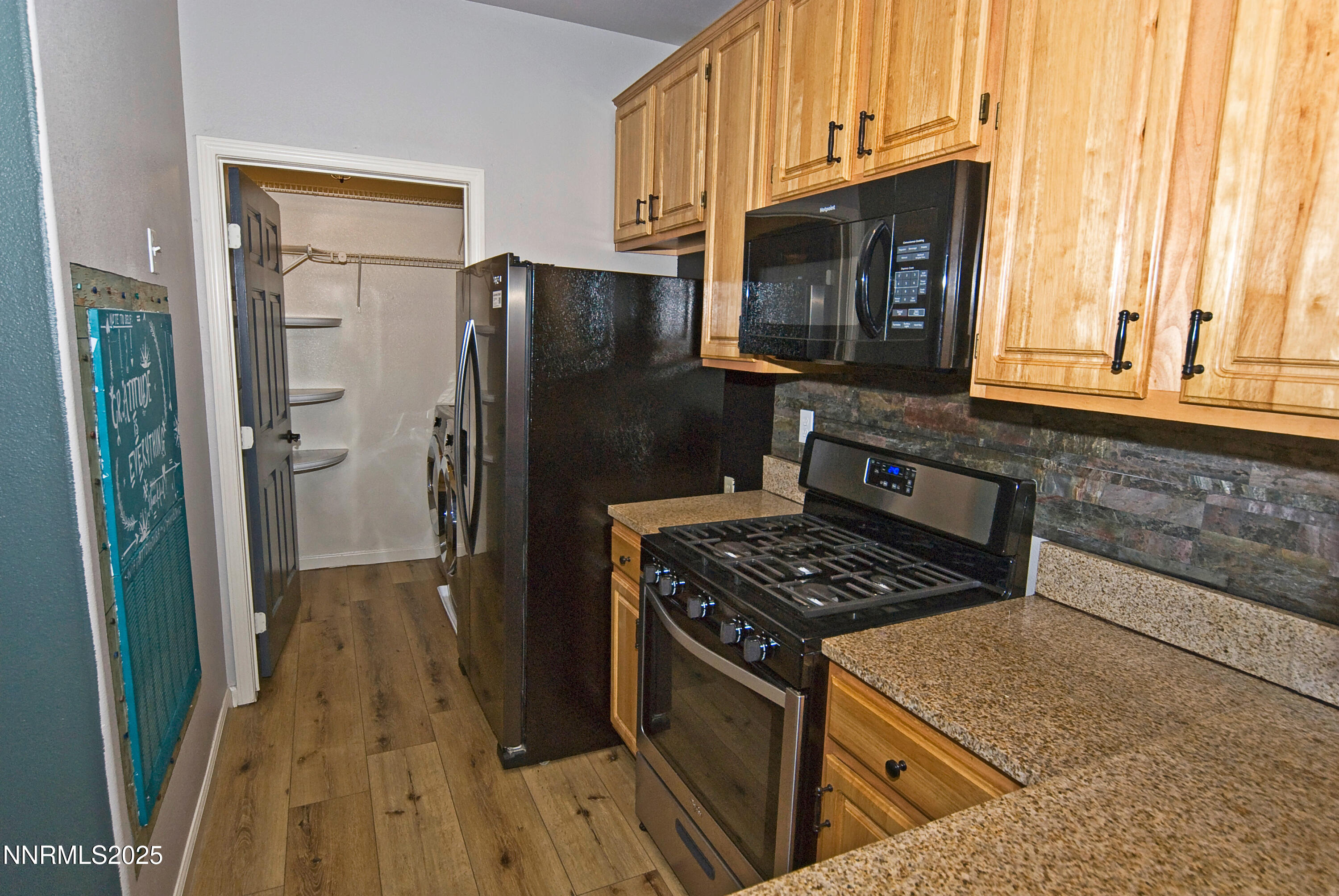 900 South Meadows Parkway, Unit 3522 Reno, NV 89521 - Photo 9 of 24 a kitchen with granite countertop a stove a refrigerator and a cabinets