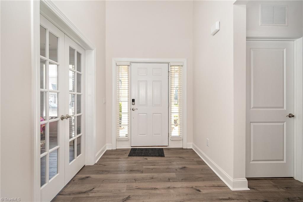 4247 Oakton Drive High Point, NC 27265 - Photo 7 of 47