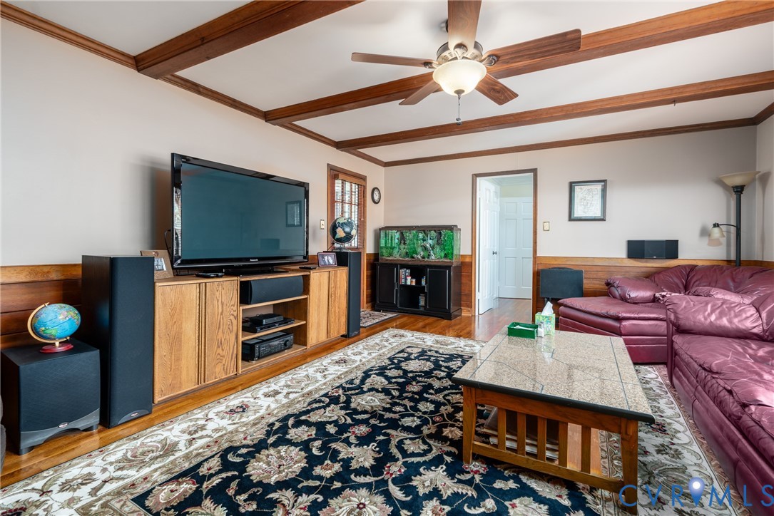11801 Wiesinger Lane Midlothian, VA 23113 - Photo 18 of 34 a living room with furniture and a flat screen tv